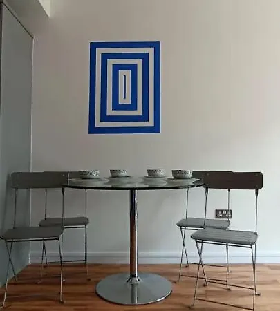 Apartment Blue Escape--lovely 2beds 1bath With Free Parking *